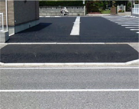 駐車場・道路・山